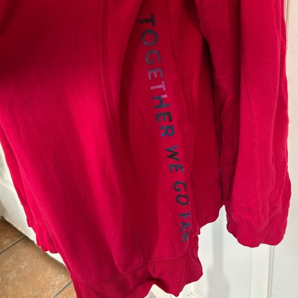 Peloton Sweatshirt Side Slit Red Super Soft Light Size XL - Picture 5 of 9